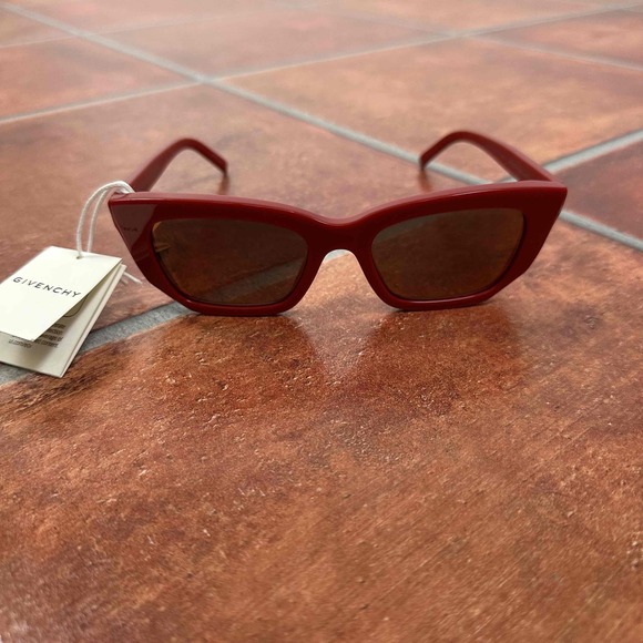 NWT Givenchy Red Cat Eye Sunglasses - Picture 2 of 9